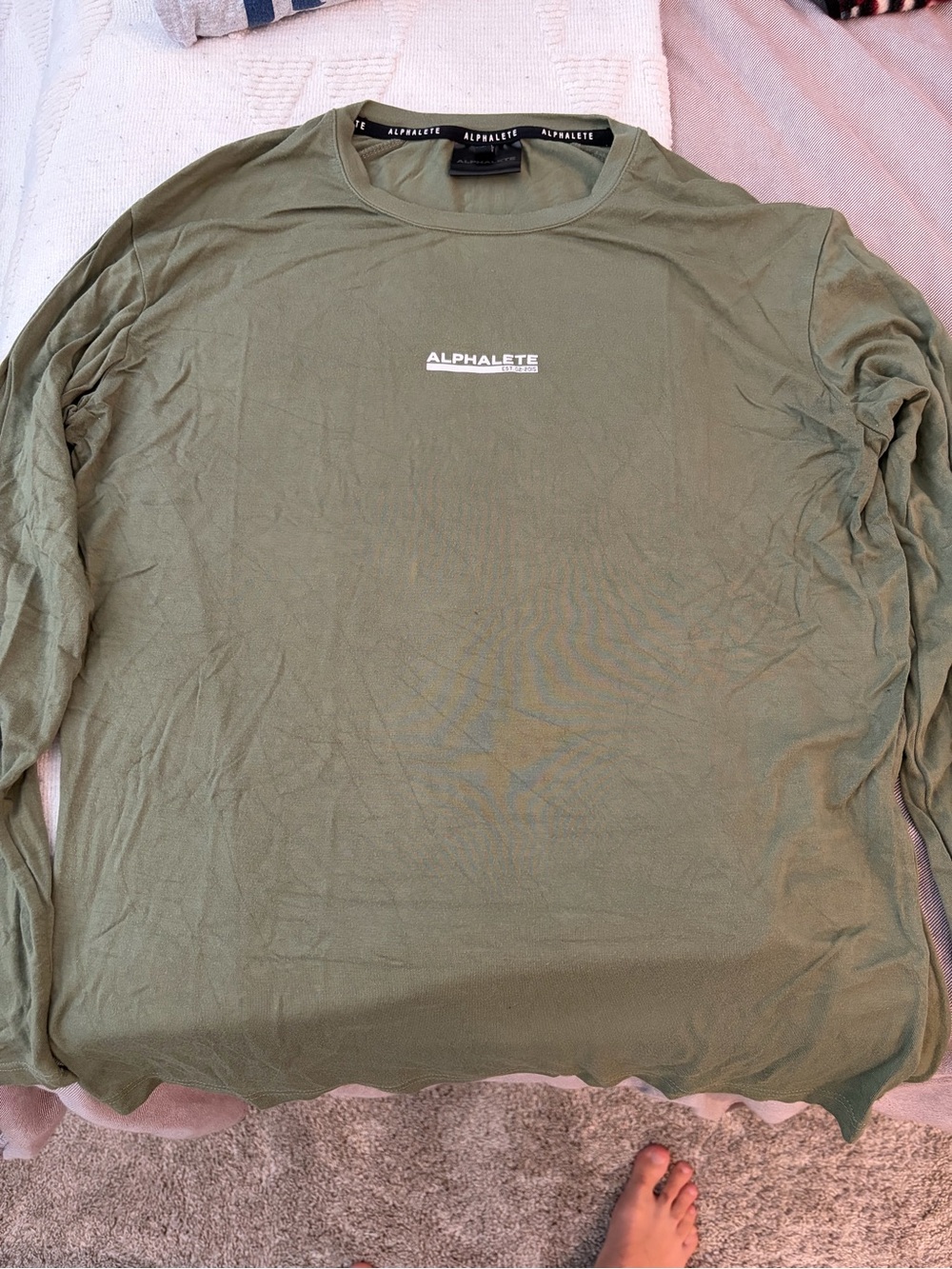 Alphalete Men's Long Sleeve Performance Shirt - Olive Green